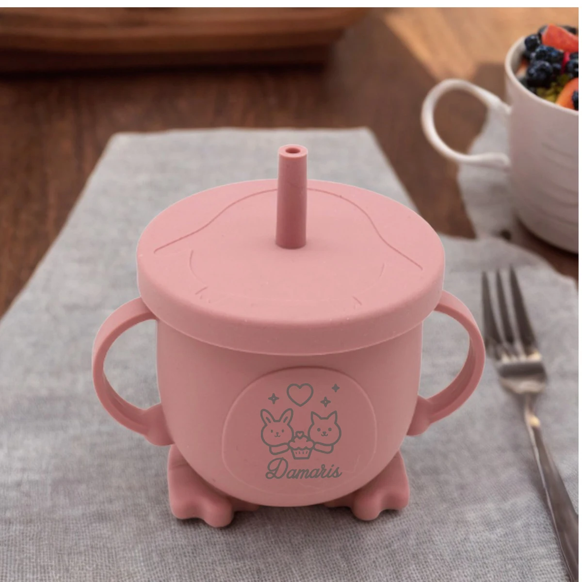 

1pc Customizable penguin straw cup with personalized name design and handle, an ideal birthday gift