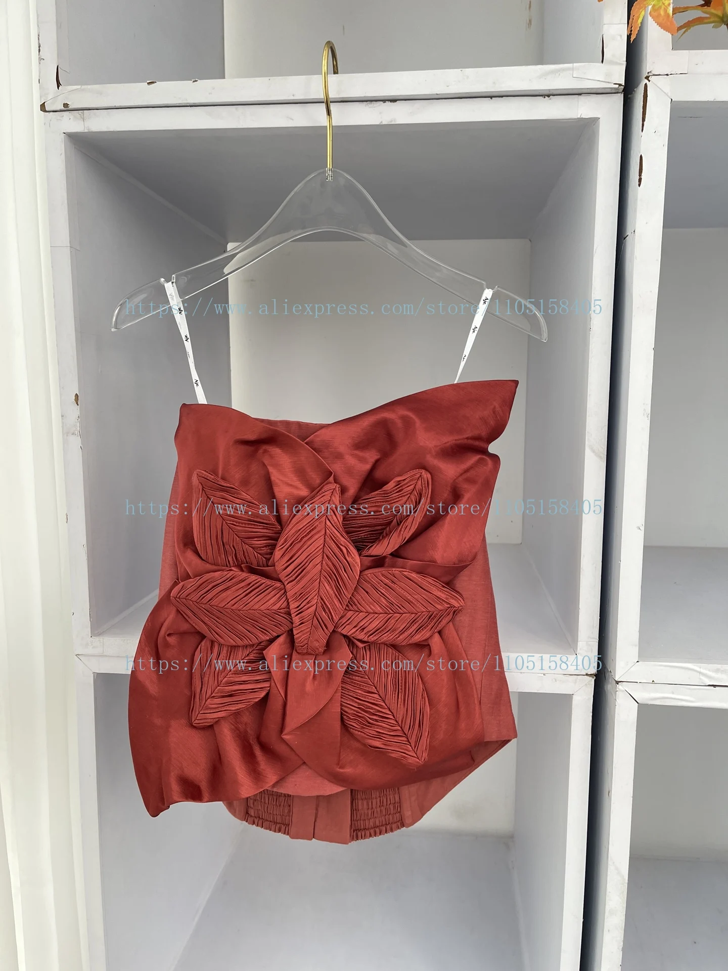 

Элегантная женская блузка без рукавов с аппликацией Red Leaf 2025 года