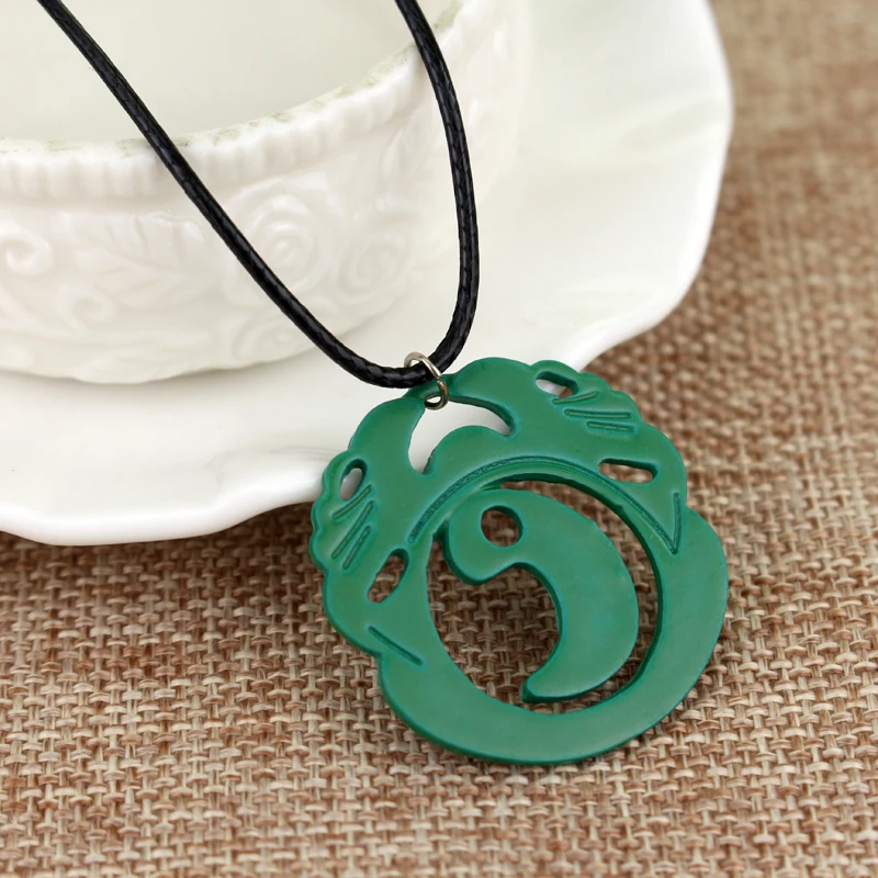 Tomb Raider Lara Croft Green Pendant Necklace - Retro Hollowed Cosplay Jewelry Creative Game-Themed Accessory for Fans Gift ﻿ view 6
