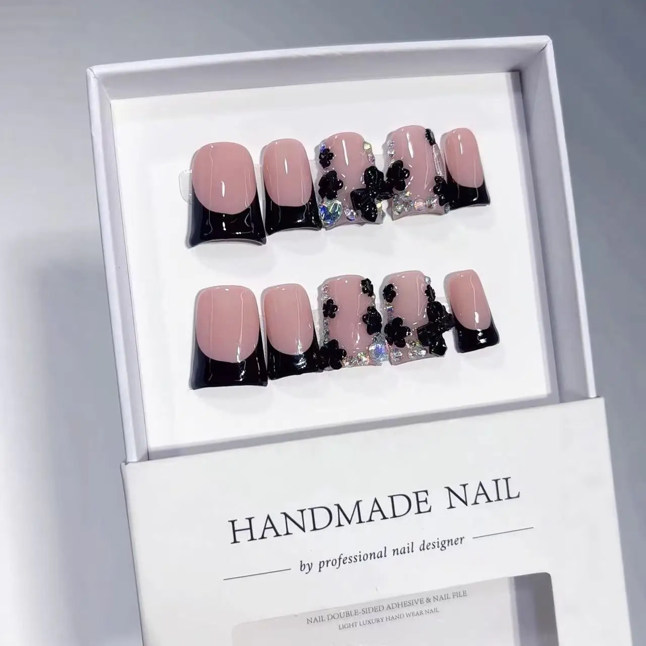 10pcs High-end Light luxury Hepburn style, hand-painted three-dimensional patterns, dazzling sparkly diamonds handmade fake nail