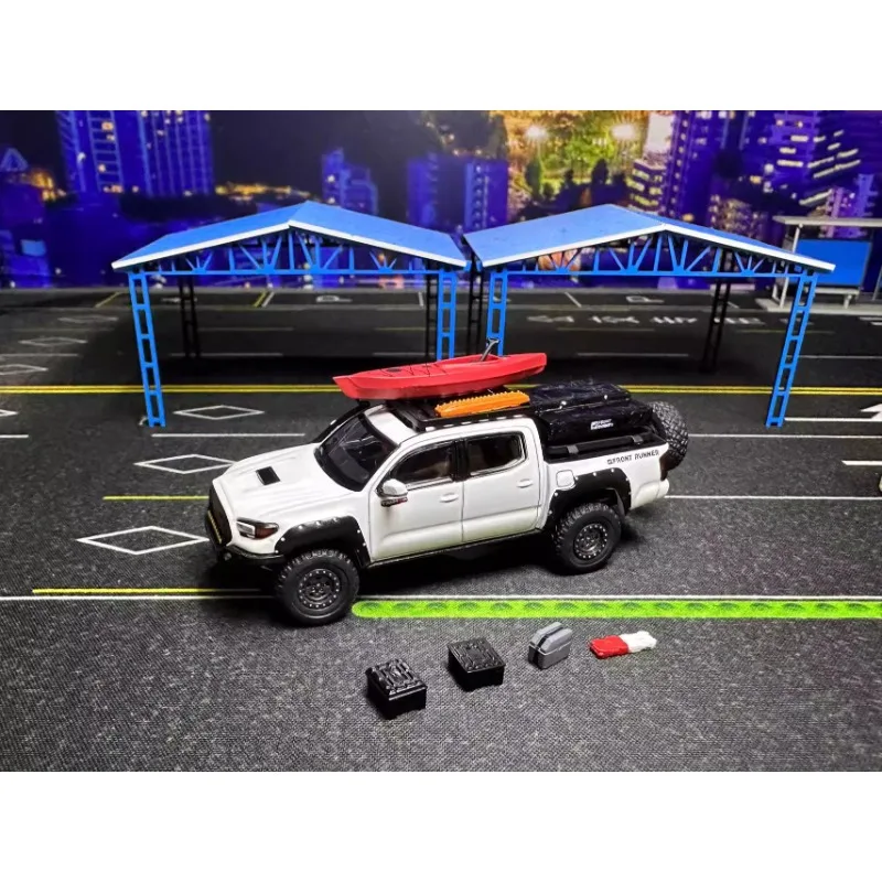 En stock : 1:64 Toyota Tacoma tente/version de bagage modèle de voiture miniature en alliage moulé sous pression, jouet cadeau pour garçon, article décoratif pour adulte.