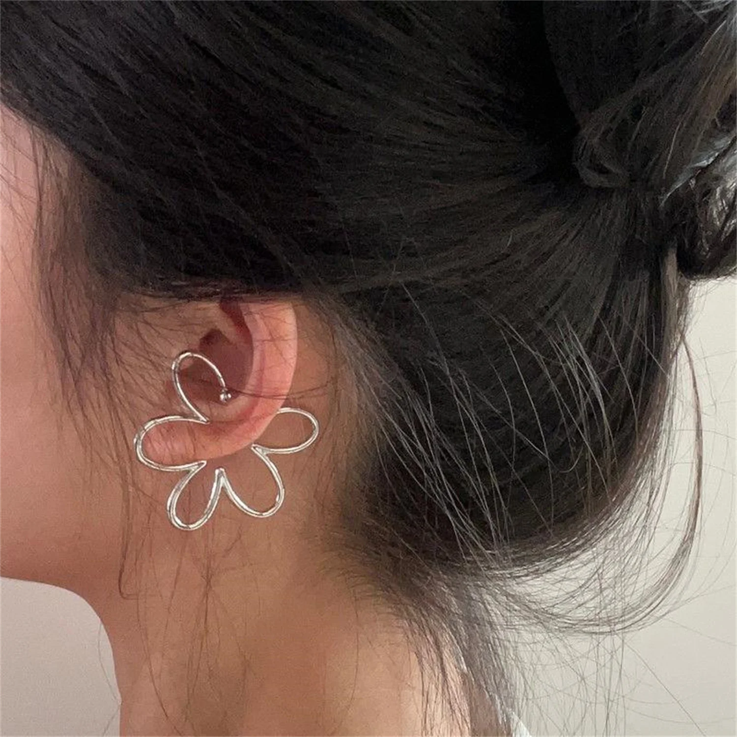 1PC Fashion Cool Metal No Pierced Flower Ear Clip Ear Cuff Geometric Creative Earrings Silver Color Jewelry Gifts For Girls