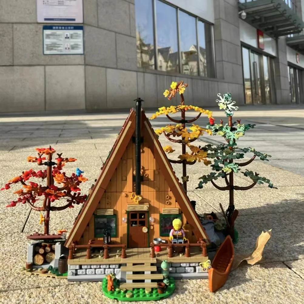 In magazzino 21338 A- Frame Cabin Forest Cabin House 2082pcs idee Building Blocks City Street View Bricks Toy bambini regalo di natale