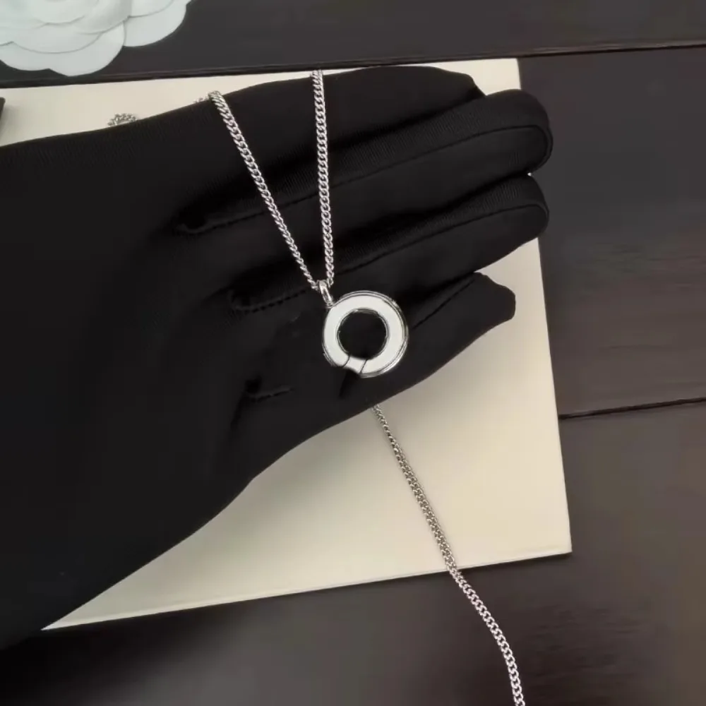 

Brand New Elegant and Charming Light Luxury White Letter Pendant Necklace, Fashionable and Versatile in Temperament