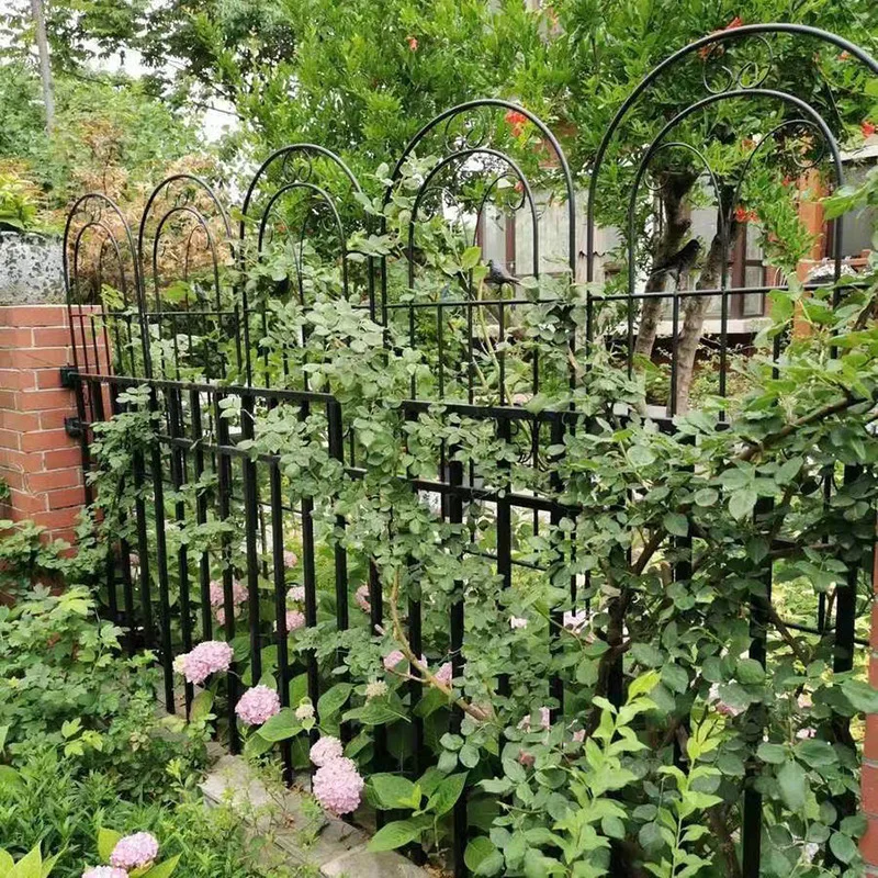 Tuinhekken voor klimplanten en bloemenpergola Metalen plantenlatwerk Tuinmeubelen Hoge kwaliteit ijzeren buitenafrastering