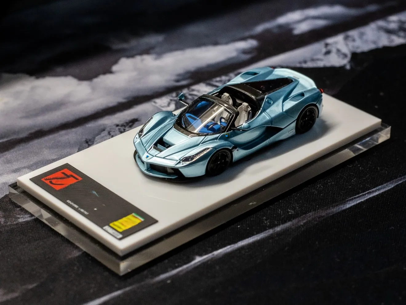 DMH 1:64 Executive aperta chef Sandblasting Abu Dhabi Blue Diecast Model Car Resin Limited edition