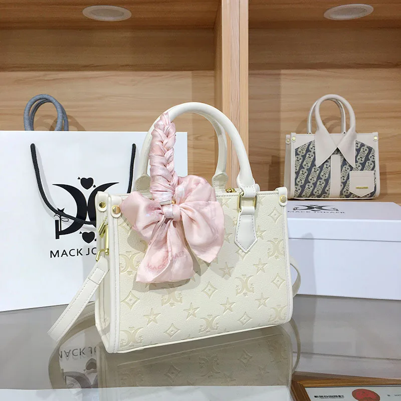 

Chic and Trendy Women's Handbag Leather Messenger Bag Popular By Luxury Brand Elegant Crossbody