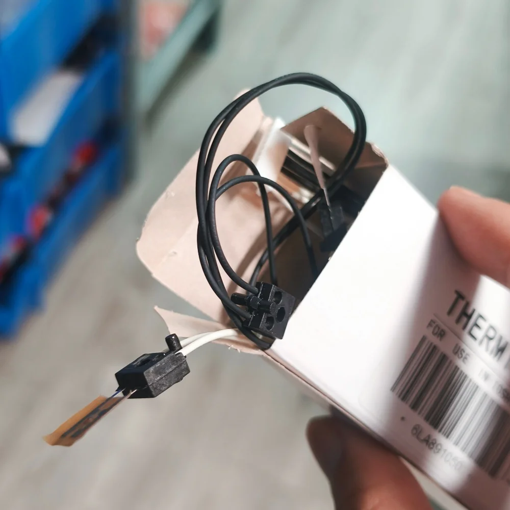 

6LA89105000 Термистор фьюзера для Toshiba E-studio 230 202 200 203 230 232 233 280 282 283 Запчасти для копировальных аппаратов