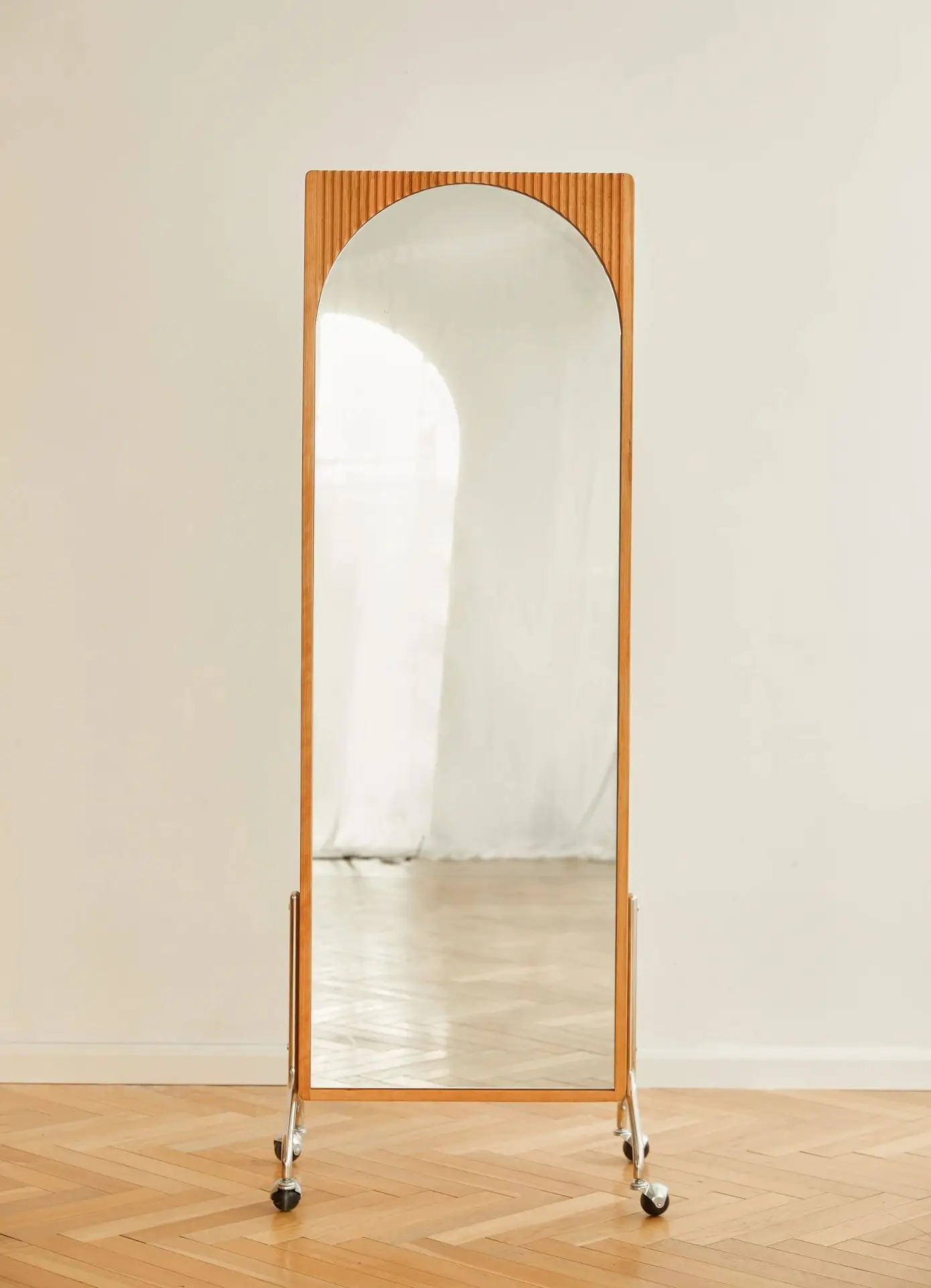 Magazine rack, full body mirror, movable, rotating, floor standing book mirror, solid wood retro dressing and fitting mirror, mi