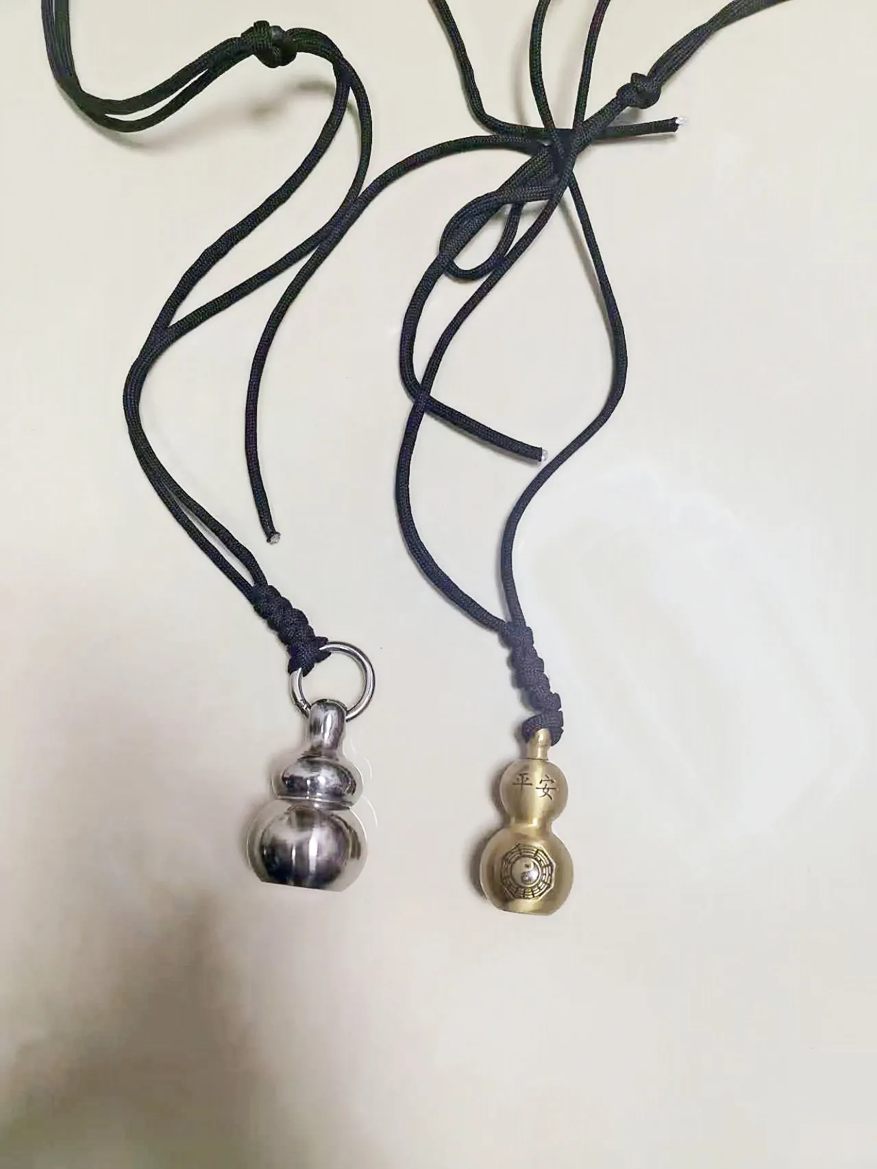 Self-defense Gadgets Gourd Pendant Emergency Survival Window Broken Personal Security Protection Suppiler view 2