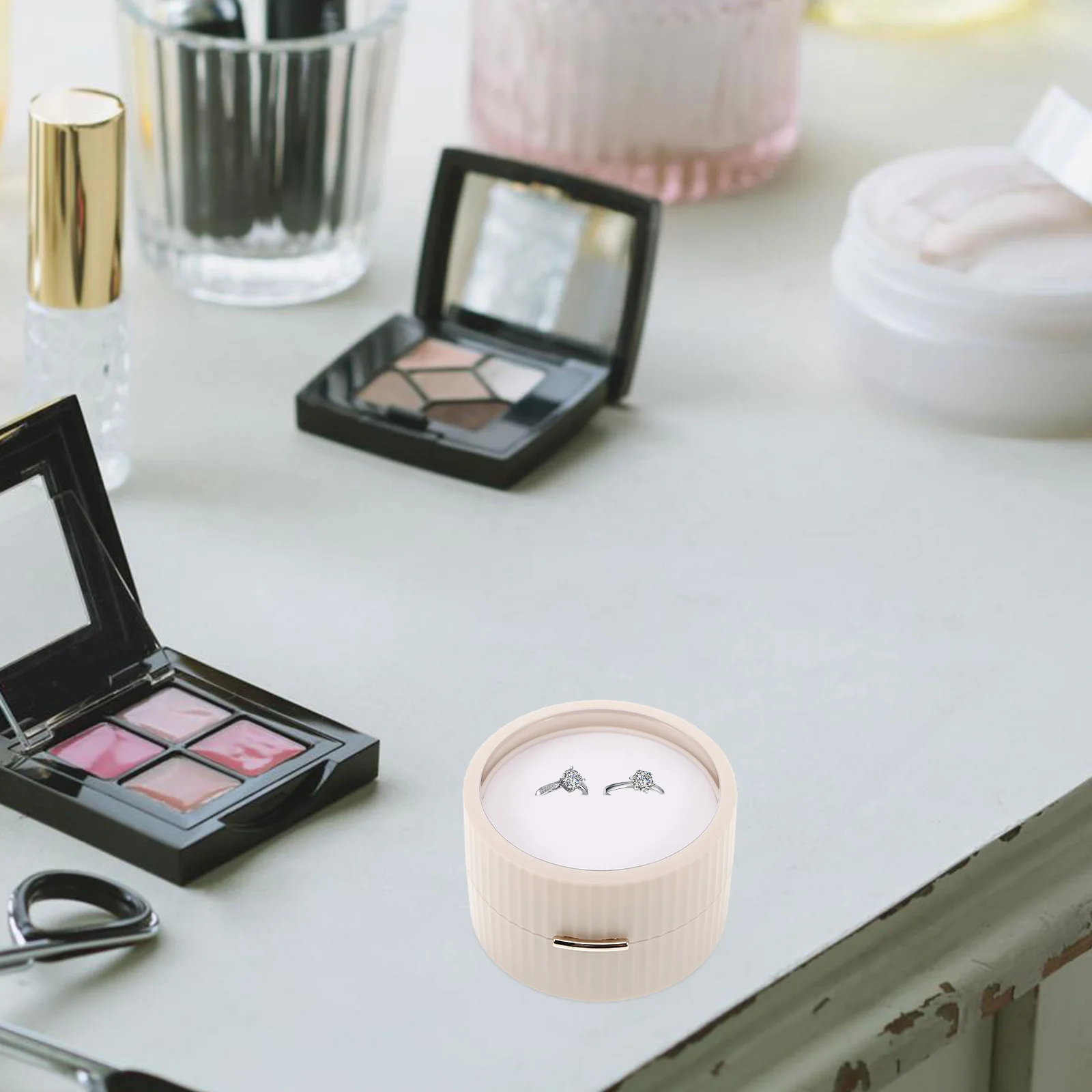 Portable Small Jewelry Box Stable Material Necklace Holder Earrings Bracelet Storage Organizer Eye-Catching Design Dresser