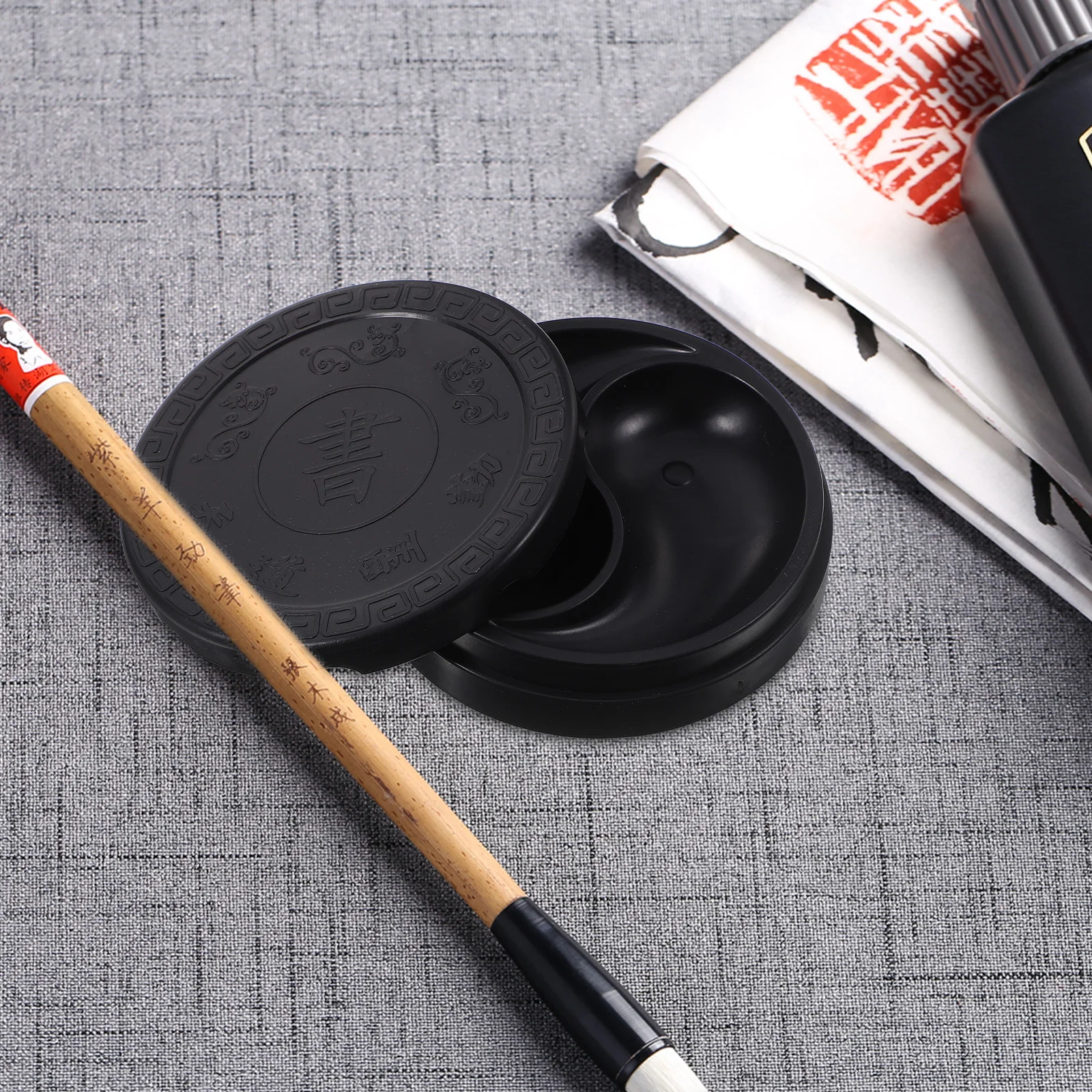 

Creative Plastic Inkstone Calligraphy Inkslab Smooth Grinding Lightweight Durable With Lid Round Traditional Chinese Sumi