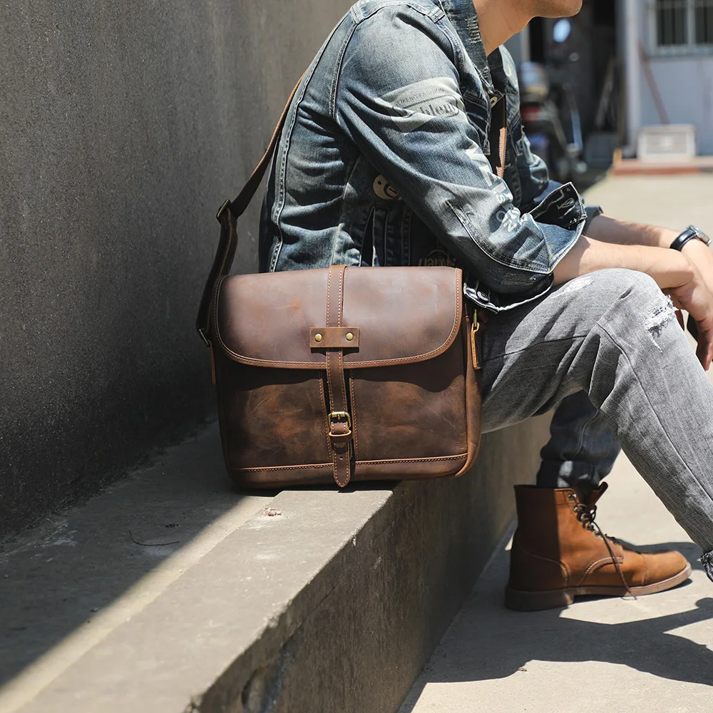 S.WORKER Vintage Echtleder Herren-Umhängetaschen Handgefertigte 12-Zoll-Tasche für iPad, Handy und Schlüssel Geschenk für Männer – Detail 4