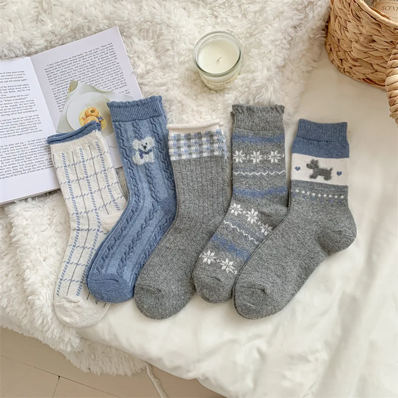 

5 пар осенне-зимних женских толстых теплых носков средней длины, простые удобные повседневные носки с милыми героями мультфильмов, впитывающие пот