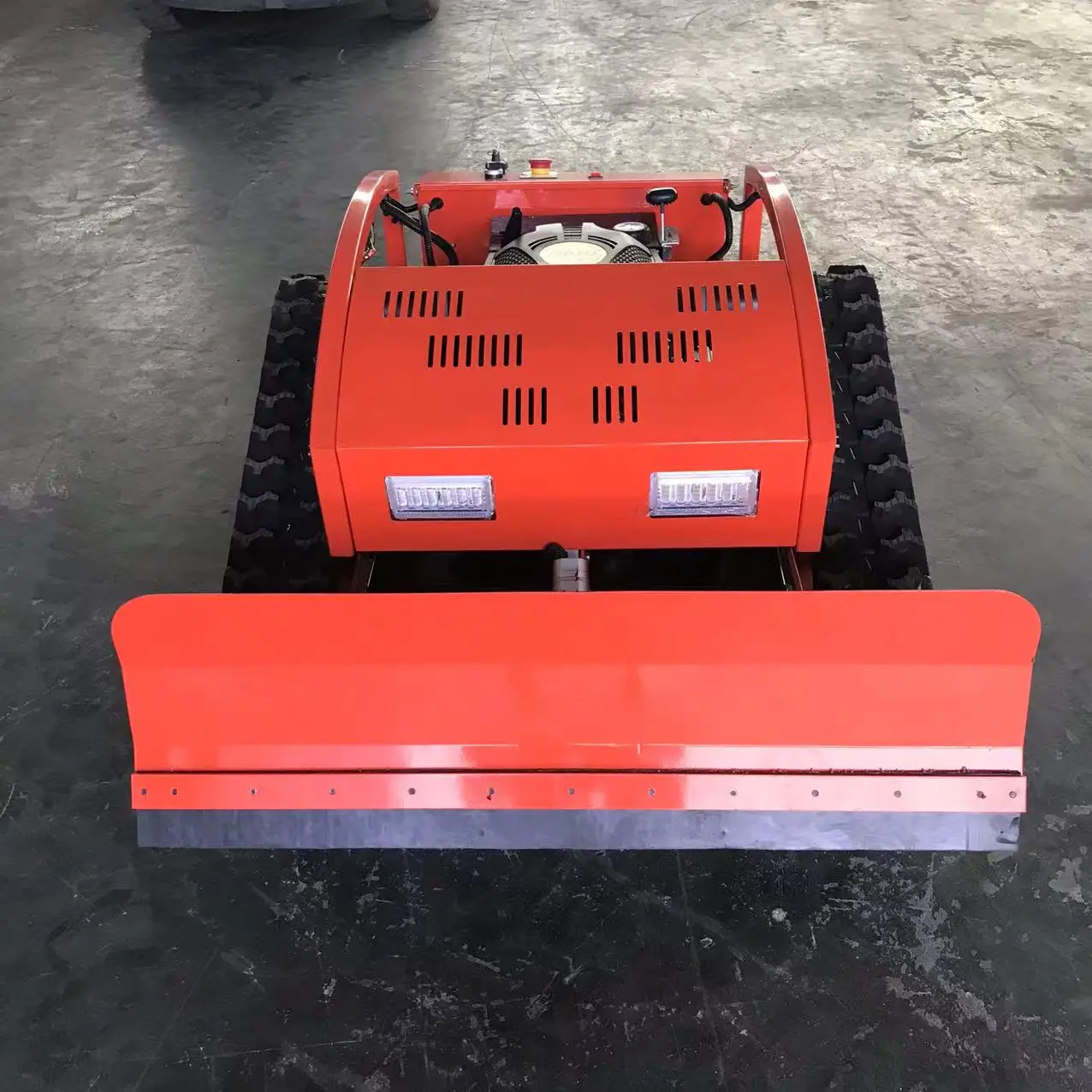 قاطع فرشاة قطع العشب عالي الجودة من CE لجزازة العشب الزاحفة ذات الهيكل الصلب