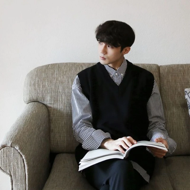 

Men's 2025 Korean Loose V Neck Solid Vest Trendy Lazy Knitwear Spring Autumn Outerwear High Quality Fashion