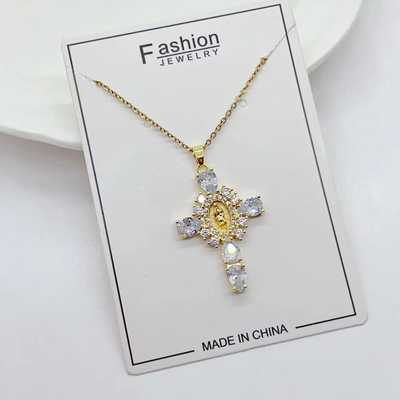 2023 Hot Selling Jewelry Gorgeous Palace Style Virgin Mary Pattern Oval Pendant Necklace Suitable for Daily Wear