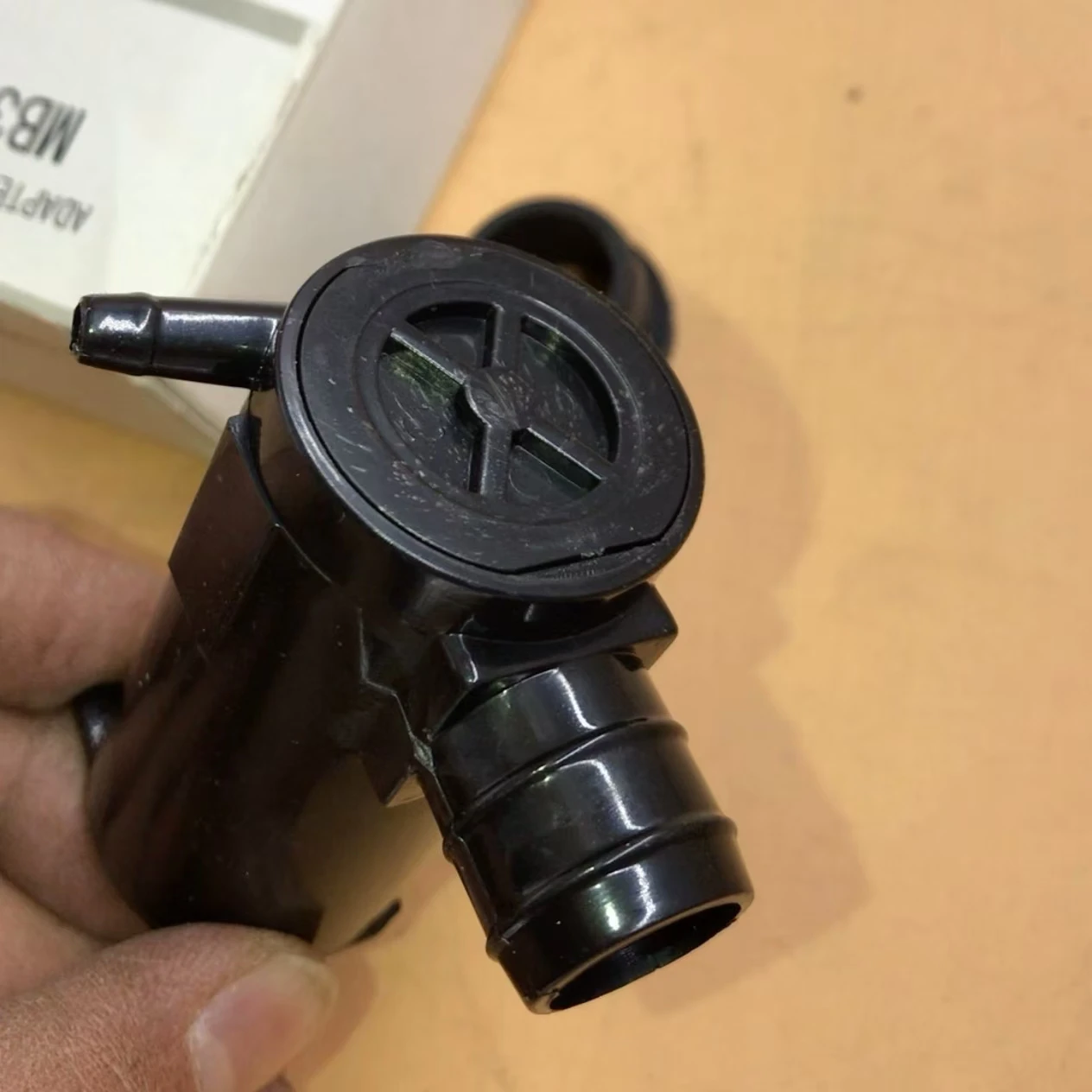 MB358361 เครื่องซักผ้ากระจกหน้ารถสําหรับ Mitsubishi 3000GT Cordia Diamante Eclipse Galantancer Mighty Mirage Montreo Preci