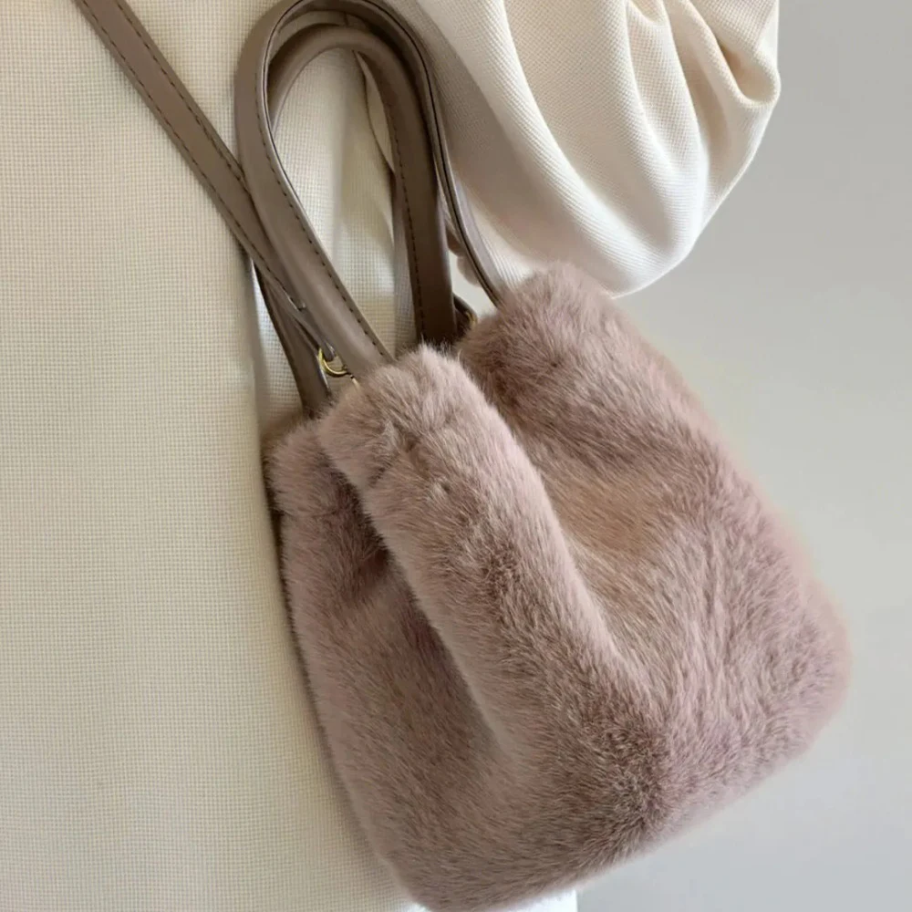 

Women Classic Designer Faux Fur Small Handbag Leather PU Shoulder Bag Crossbody Messenger Bag for Women Fashion Female