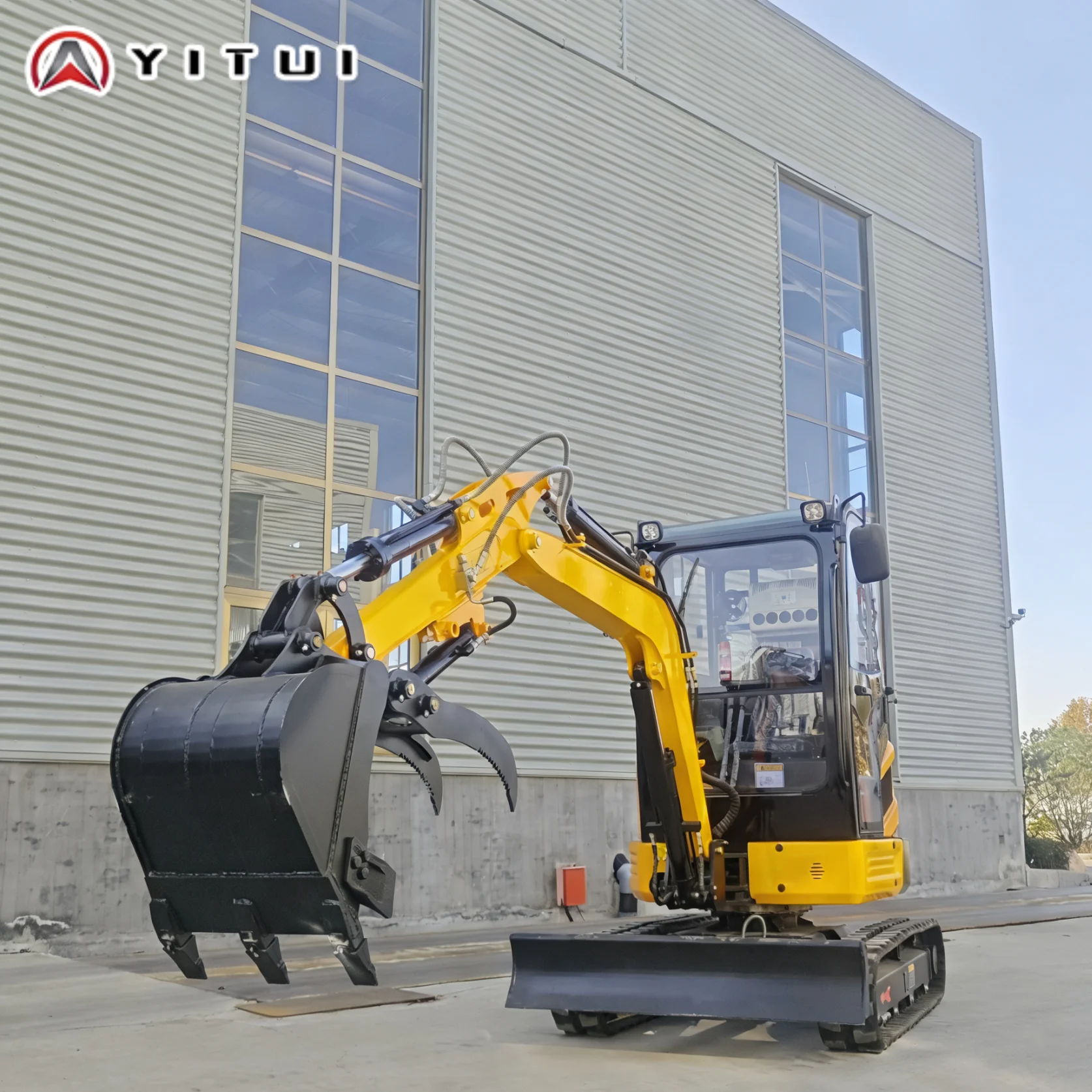 Customized 2.6 Ton Multifunctional Mini Excavator Crawler Digger with Breaker/Auger/Grab Attachments