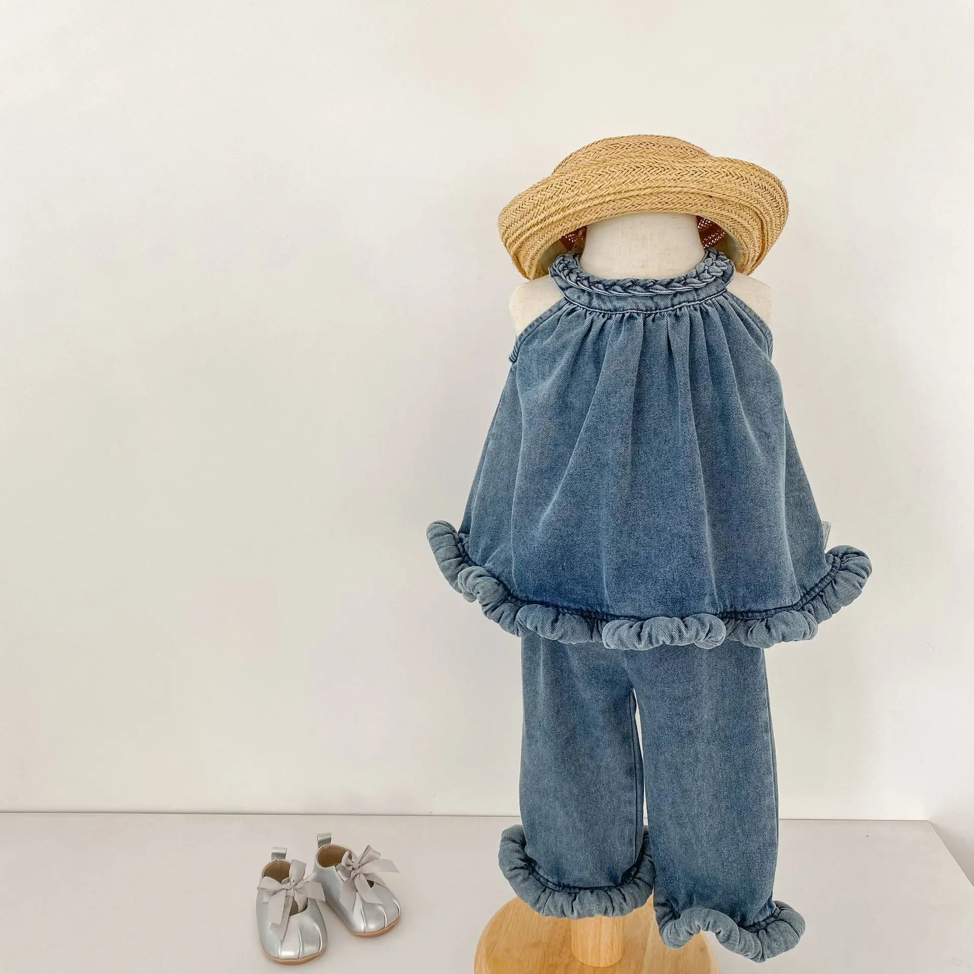 nuovo-set-di-abbigliamento-estivo-per-bambine-con-top-senza-maniche-in-denim-intrecciato-e-pantaloni-con-orlo-irregolare