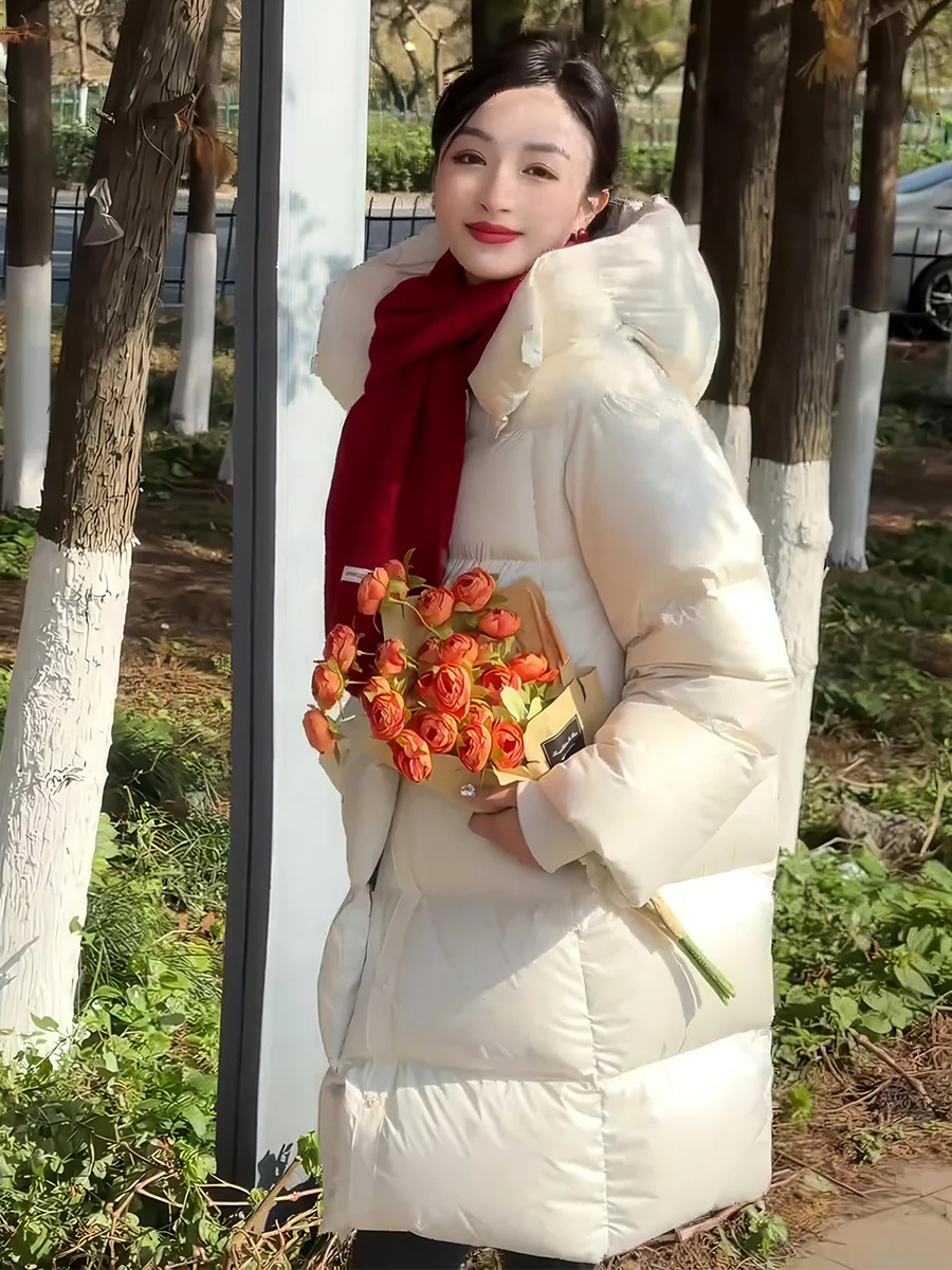 เสื้อพัฟเฟอร์มีฮู้ดสไตล์เกาหลี ความยาวปานกลาง สำหรับผู้หญิง รุ่นใหม่ปี 2025 ทรงหลวม ช่วยให้ดูผอม สีขาว บุด้วยขนเป็ด ให้ความอบอุ่น