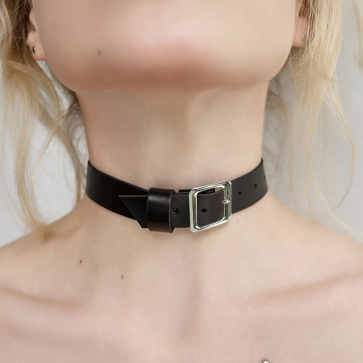 

Черное кожаное регулируемое массивное крутое колье в стиле готики, альтернативное модное колье, подходящее для праздничных торжеств и подарков на День святого Валентина