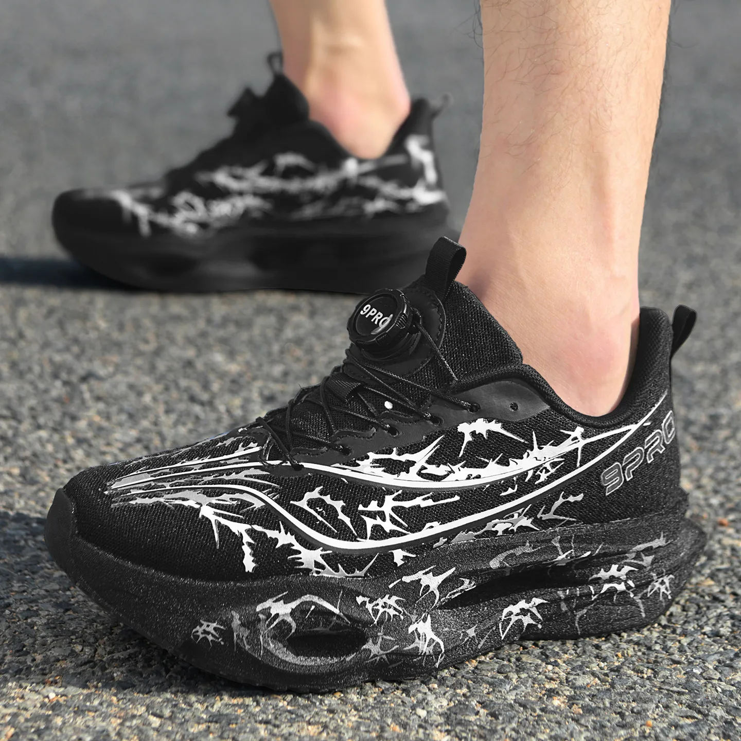 Herren-Laufschuhe, Tennisschuhe, trendige Laufschuhe mit Carbonplatte und Knopfverschluss für alle Jahreszeiten, personalisierte Sportschuhe mit Dornenmuster und atmungsaktivem Mesh-Material, Laufschuhe mit hohem Rückprall und dicker Sohle, rutschfest und abriebfest. – Detail 26