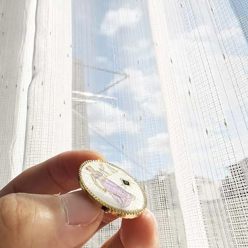 

100pcs Lawyer Masonic Free Masons Oval Shape God with Sword Enamel Freemasonry Law Lapel Pin