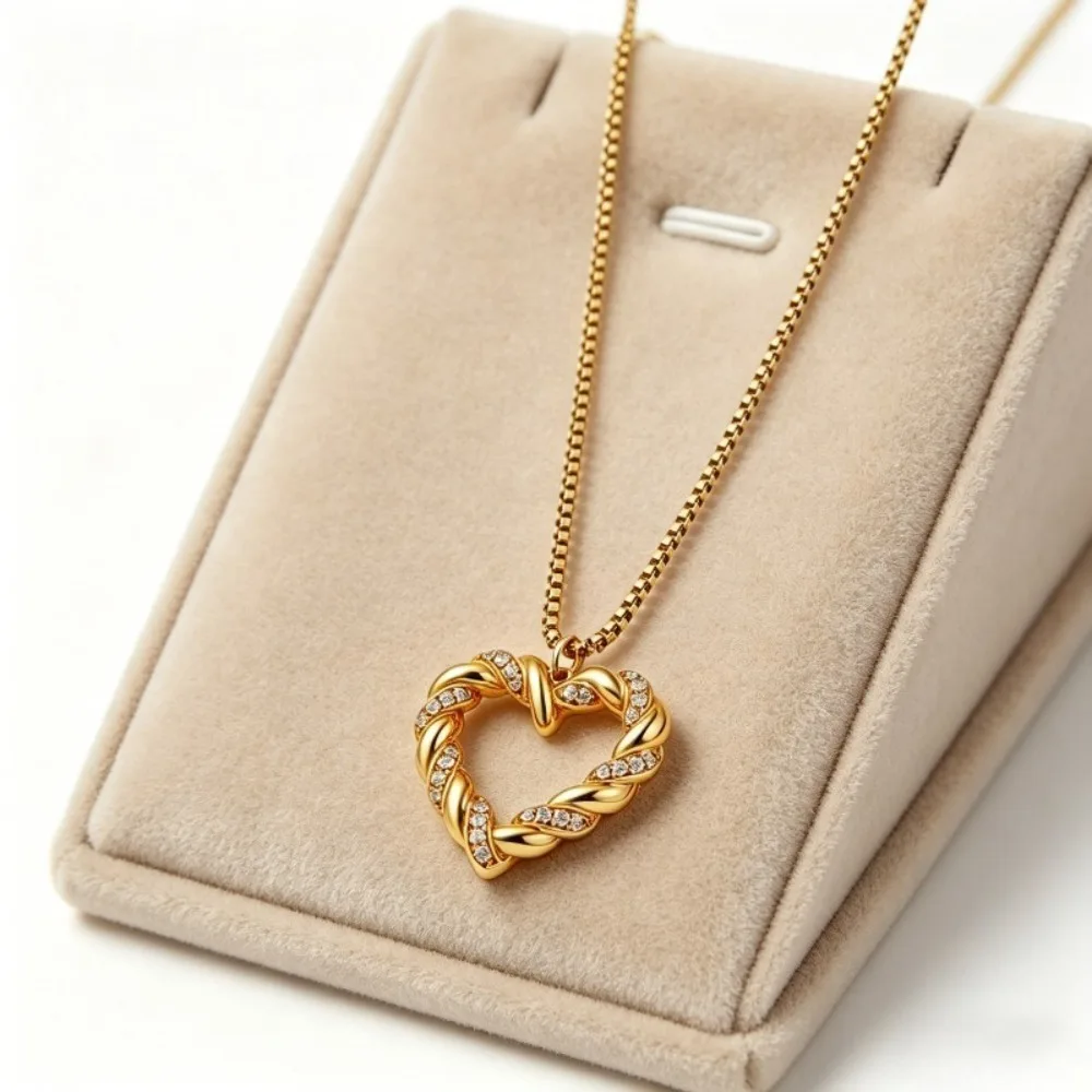1Pc Gold Twisted Heart-Shaped Fashion Pendant for Women, Suitable for Daily Commuting and Workplace Wear, Easy to Wear for Wedding and Dinner High-Gloss Moments, Enhances the Atmosphere of Valentine's Day Parties, a Thoughtful Gift for Mother's Day, Versatile Jewelry Accessory to Brighten up Your Outfit