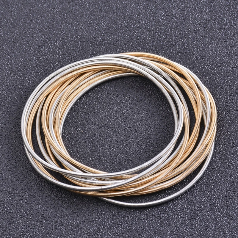 Bracciale retrattile in filo acciaio carbonio Bracciale impilabile a molla con corda per chitarra