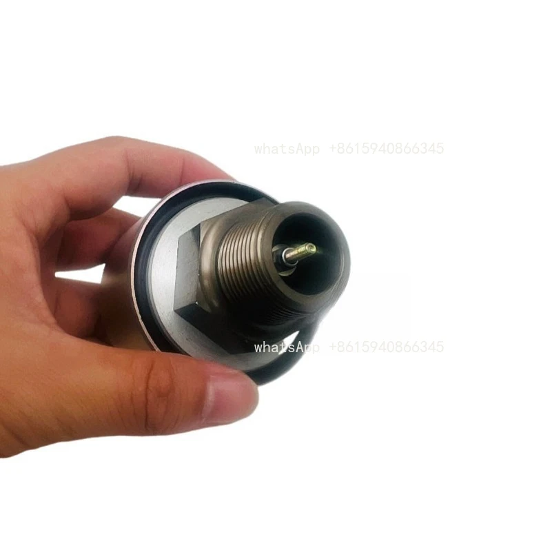 Applicable hydraulic oil tank cover PC200 220 240 360-8 bleed valve waste cover breathing filter