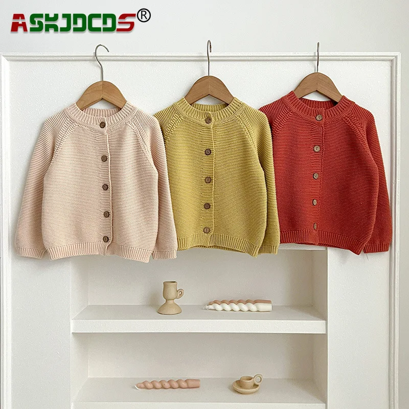 

2023 Autumn Collection Stylish and Cozy Solid Color Single-Breasted Knitted Cardigans for Baby Boys Girls Available Sizes 0-24M