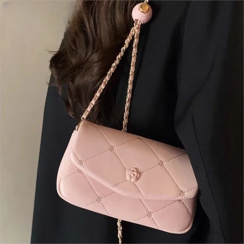 

Милая милая стеганая сумка на плечо, женская однотонная сумка через плечо с цепочкой камелии, женская кожаная маленькая квадратная роскошная сумка