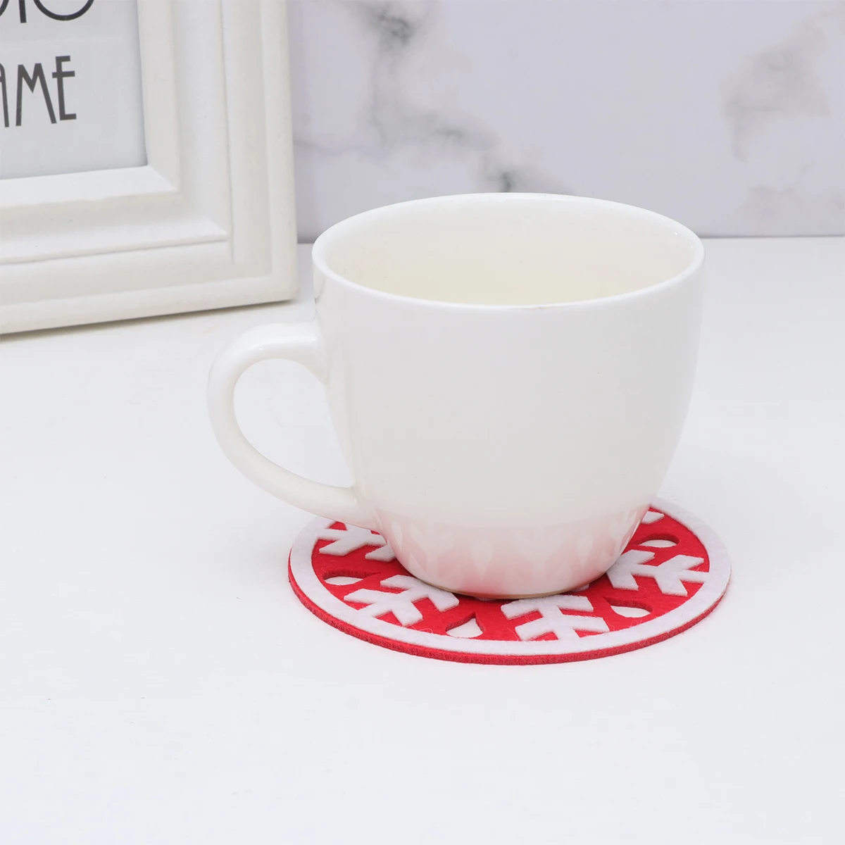 

4Pcs Felt Coasters Non-Slip Heat Resistant Round Cup Mats Green Christmas Tree Shape Drink Coaster Perfect Housewarming Gift