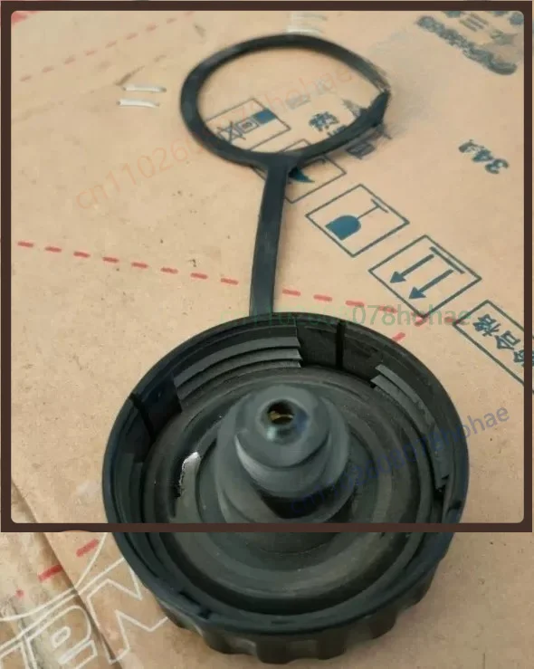 Coarse‑Thread Fuel Tank Cap For YTO 404 454 504 554 MF604 Farm‑Wheel‑Tractor Fuel‑Tank Parts