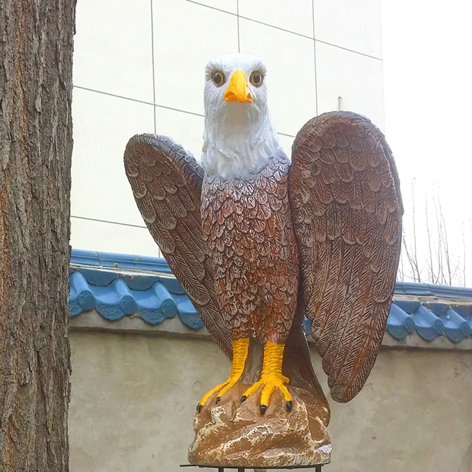Realistic Eagle Statue Plastic Garden Ornament Wildlife Decoy Figurine for Outdoor Garden Decoration
