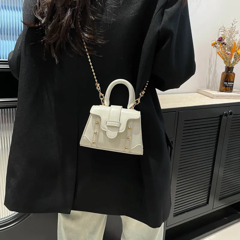 

2025 Новая сумка через плечо с шипами и клапаном, модная сумка через плечо с ремешком-цепочкой, роскошный кошелек с верхней ручкой, дизайнерский рюкзак, сумка высокого класса