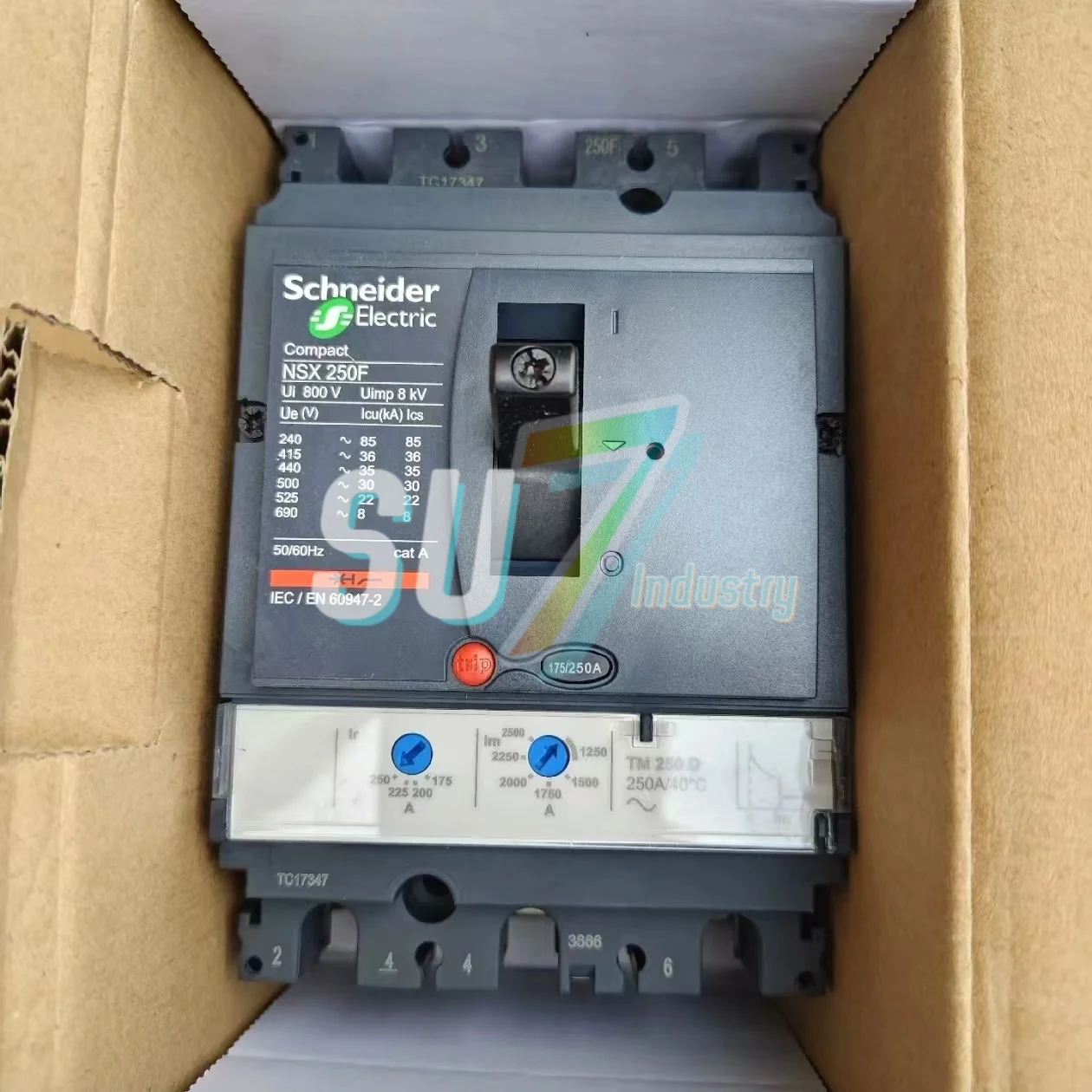 Baru Dalam kotak merk pemutus sirkuit case LV431630