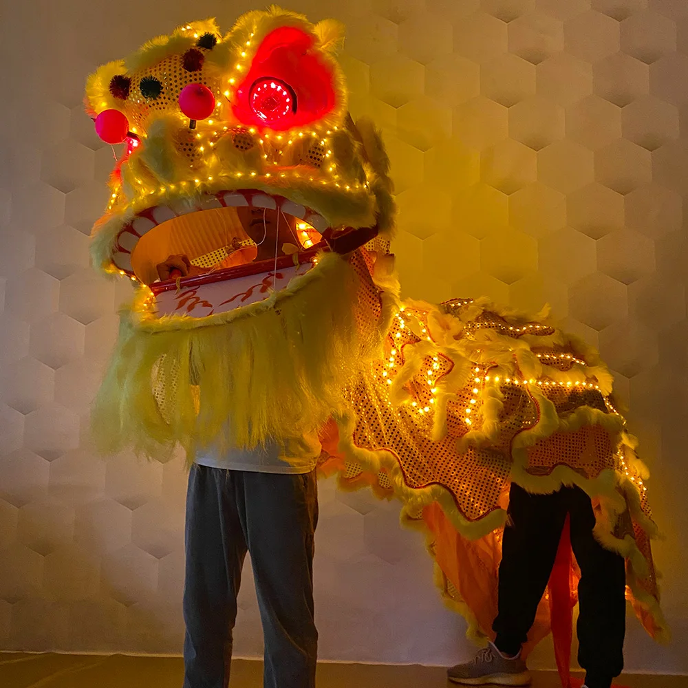 Chinese traditional lion dance LED lion dance costumes Chinese New Year lion props festival performance atmosphere lion