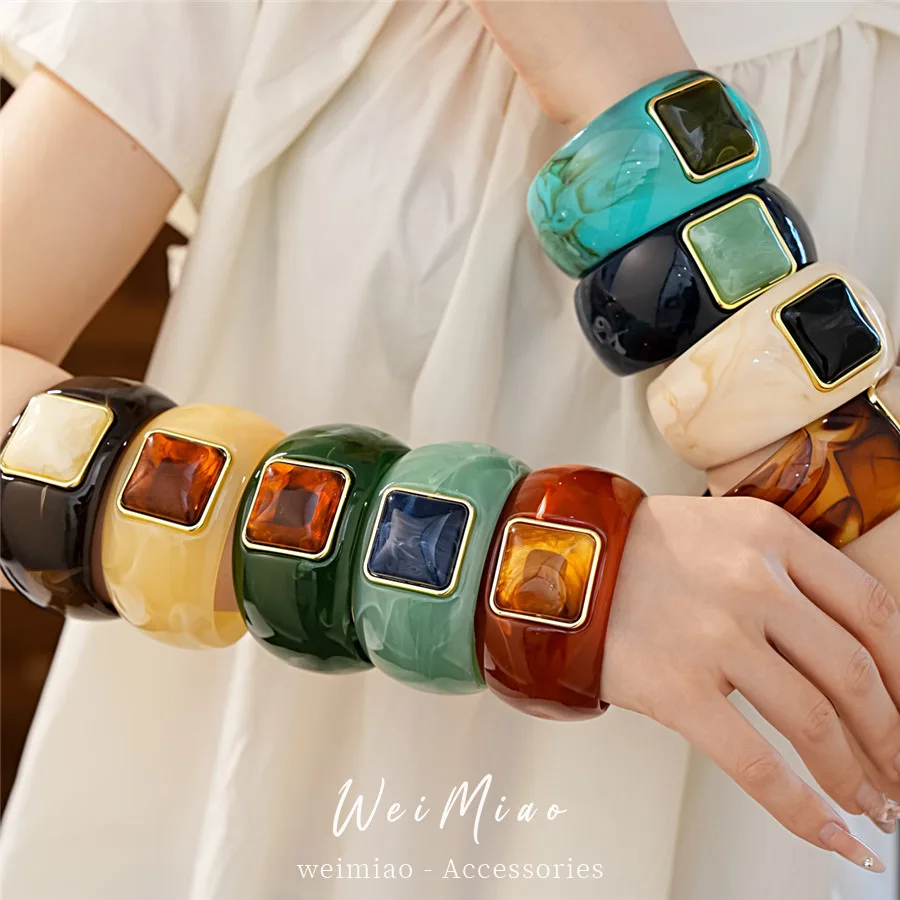 Western-Style Acrylic Square Gradient Bangle Simple Elegant Boldly Unique Lightweight Luxury Niche Design Wristwear for Women