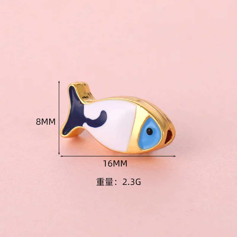 Accessori per gioielli in lega fai da te in oro 16 carati con piccoli pesci gocciolanti di olio multicolori, collana con bracciale di perline artigianale