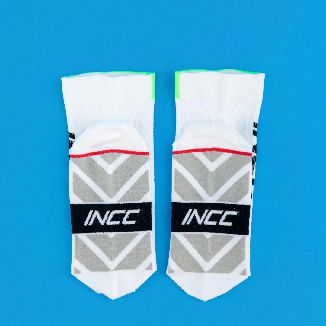 レターパターンの高伸縮性通気性コンフォートスポーツソックス 2 足パック、サイクリングやスポーツに最適