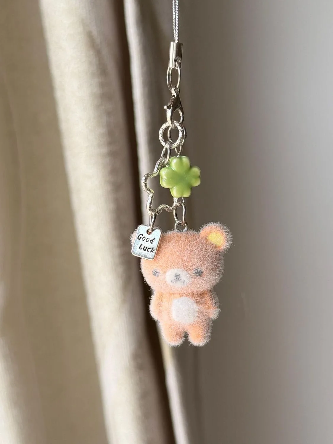 Urocze zawieszki Rilakkuma, akcesoria do breloków, naszyjników, dekoracji DIY, flokowane leniwe misie, anime, łatwe misie, ozdoby do zawieszenia na torby.