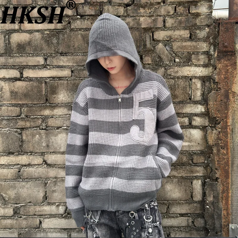 

HKSH осенний новый мужской панк-цифровая вышивка с горизонтальной сеткой, вязаный свитер с капюшоном, простой американский пуловер HK14551