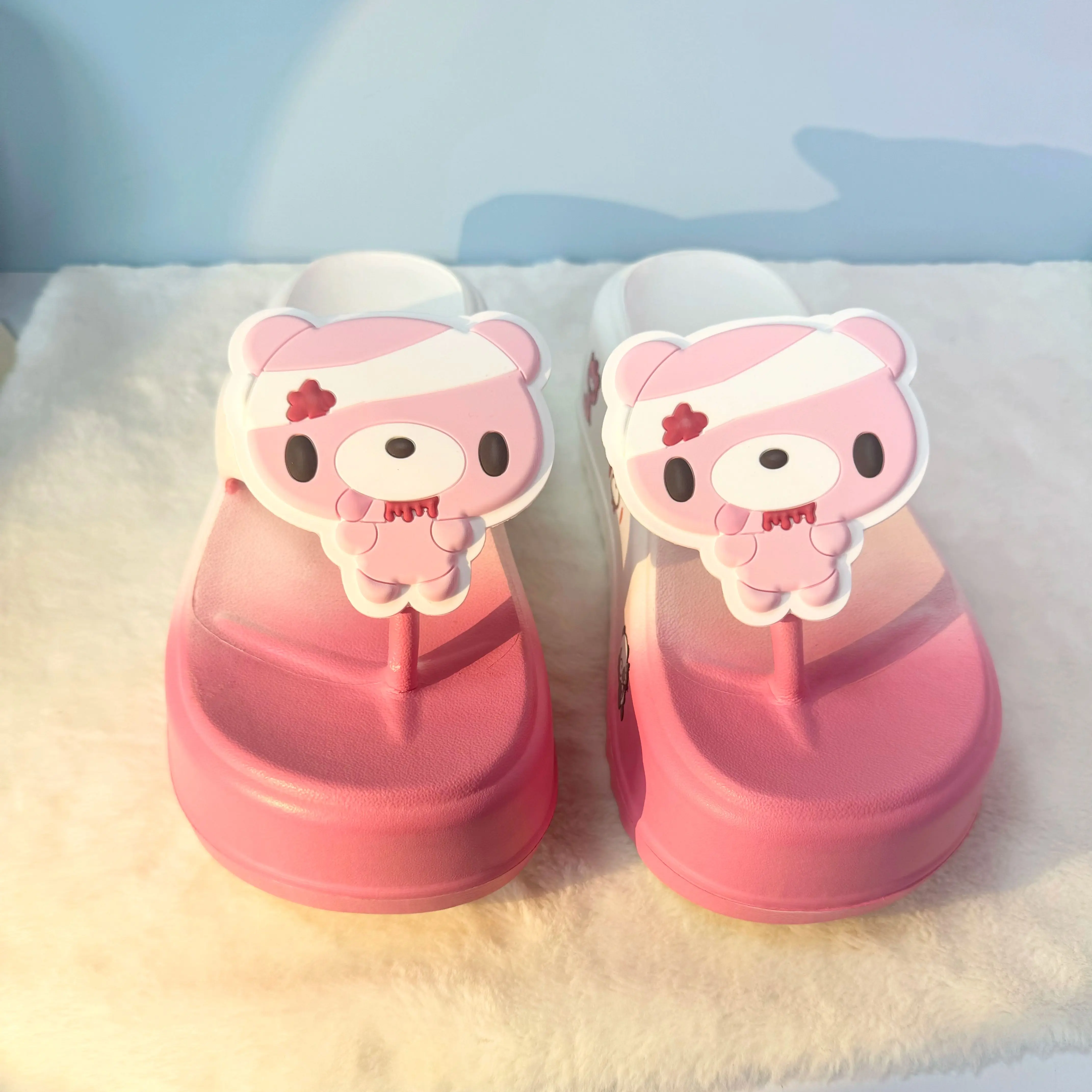 

Cute Gradient Flip Flops for Women, Cartoon Bear Deco Wedge Sandals, Non Slip Thick Sole Summer Beach Outdoor Slippers