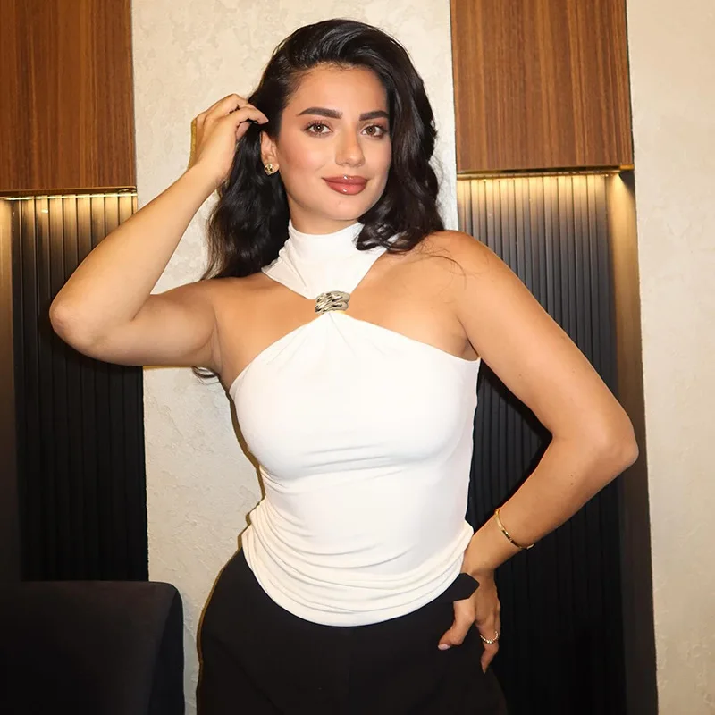 توب نسائي صيفي عالي الجودة بياقة عالية وأكمام قصيرة مع حلقة معدنية، تصميم أنيق وضيق بلون موحد #2