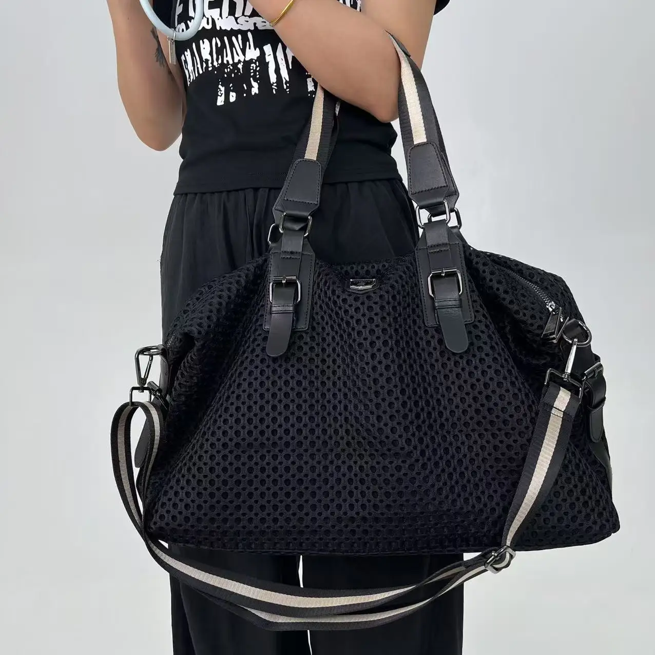 

Ladies' fashionable net-surfaced large-capacity travel tote bag for short trips, single-shoulder luggage bag