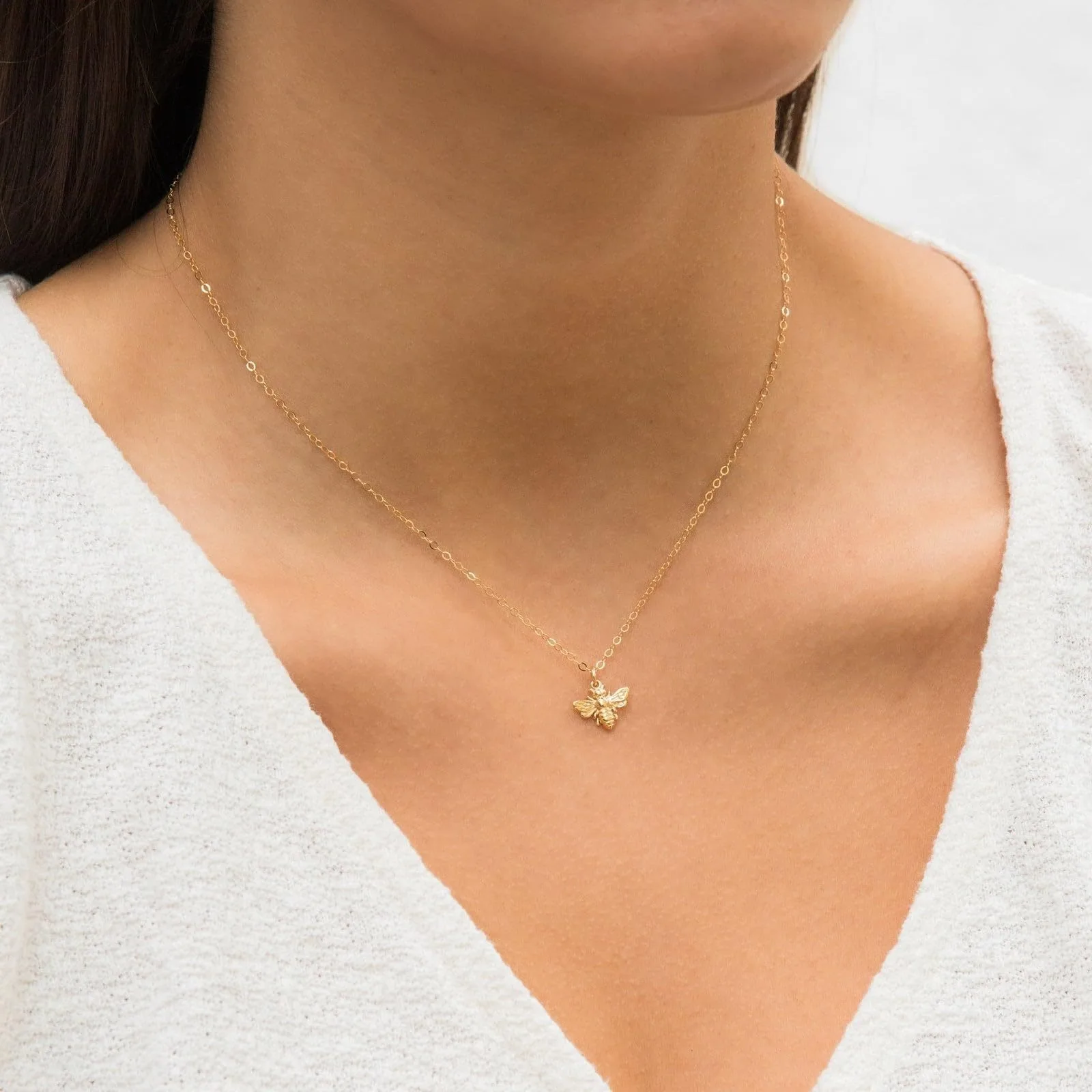 Ladies' Honey Bee Necklace Made of Titanium Steel That Does Not Fade, Collarbone Chain, Small Animal Pendant, Exquisite Gift For