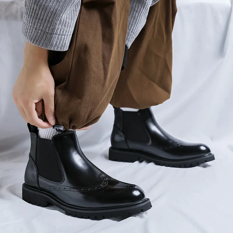 

Мужские повседневные деловые офисные ботинки «Челси», оригинальные кожаные туфли без шнуровки, ковбойские ботильоны с резными брогами, стильные мужские ботильоны до щиколотки